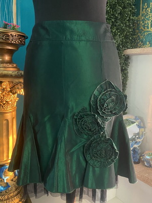 Midi cypress green skirt with 3D flowers