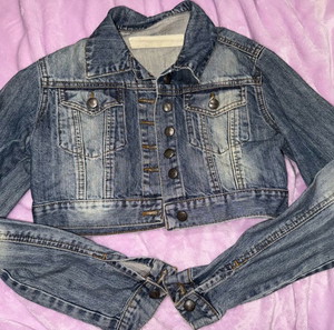 Pink woman cropped jean jacket