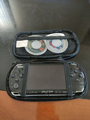 Sony PSP κονσόλα μεταχειρισμένη με θήκη Tekken 6 και 2 παιχνίδια