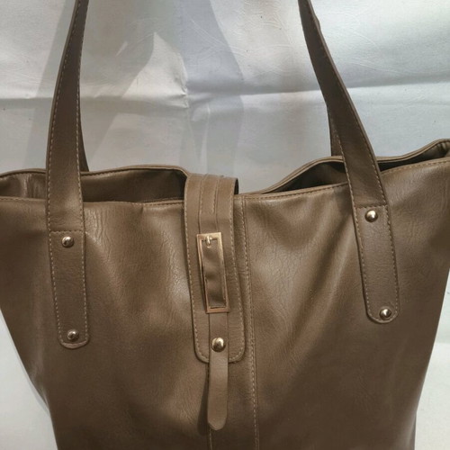 Brown large leather shoulder bag like new with zipper and gold details