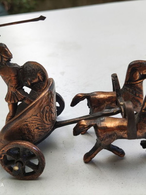 Achilles in war chariot like new