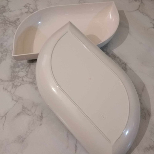 Plastic decor set like new, ideal for serving