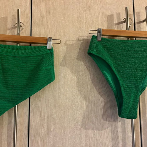 Green bikini with one shoulder and high waist used, size S