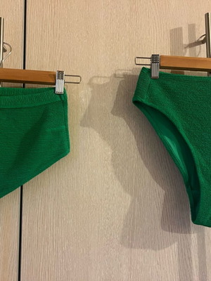 Green bikini with one shoulder and high waist used, size S