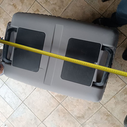 Bergamo dog transport crate like new, approved for airplane travel