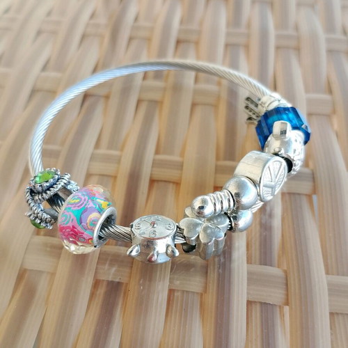 Bracelet in excellent condition, completely unused