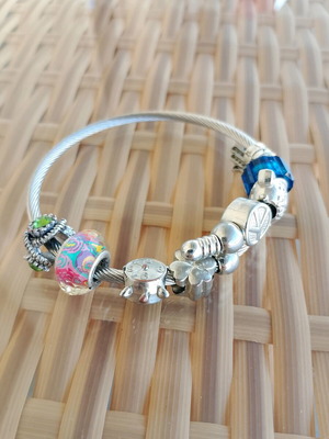 Bracelet in excellent condition, completely unused