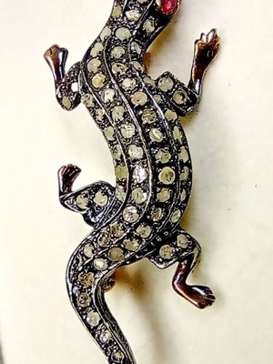 Vintage lizard brooch in 925 silver and 14K gold with diamonds and rubies like new