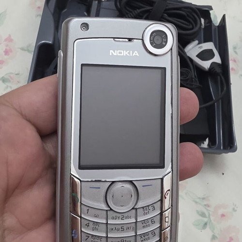 Nokia 6680 phone like new complete with accessories