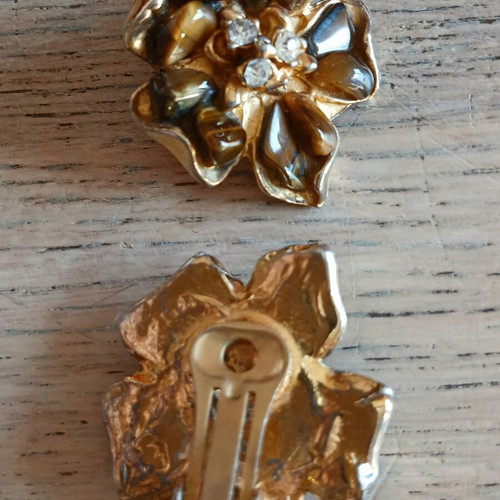 Vintage clips earrings used with semiprecious stones tiger eye and rhinestones