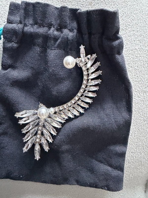 Cuff with crystals and pearls new, silver