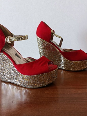 JENNIKA Red Platform Shoes with Glitter like new, size 38