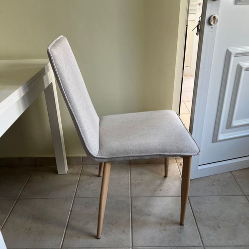 Extendable dining table with 4 chairs