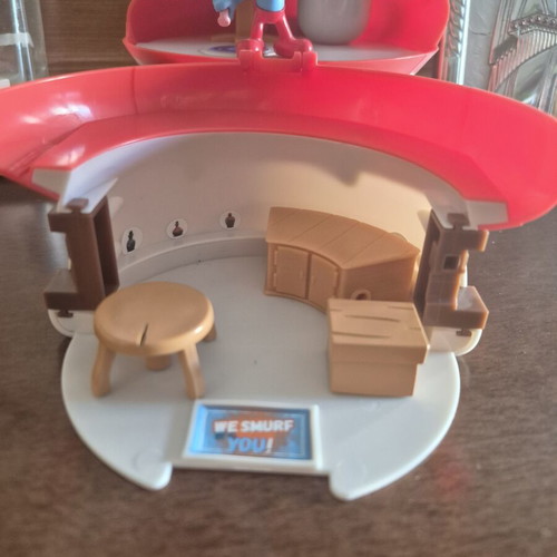 Papa Smurf magic house toy with color-changing figure