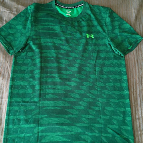 Under Armour Seamless Ripple Short-Sleeve T-Shirt Men size M like new, green