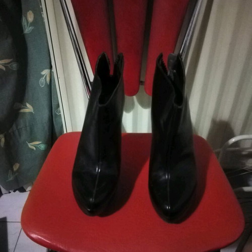 Sanete women's black ankle boots like new, size 38, 13cm heel