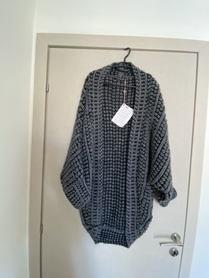 Fornarina cardigan one size new, gray and black