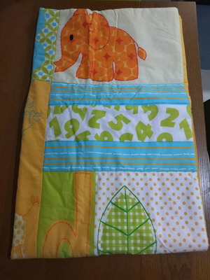 Mothercare children's quilt like new, colorful patterns, 1.10x0.98 m