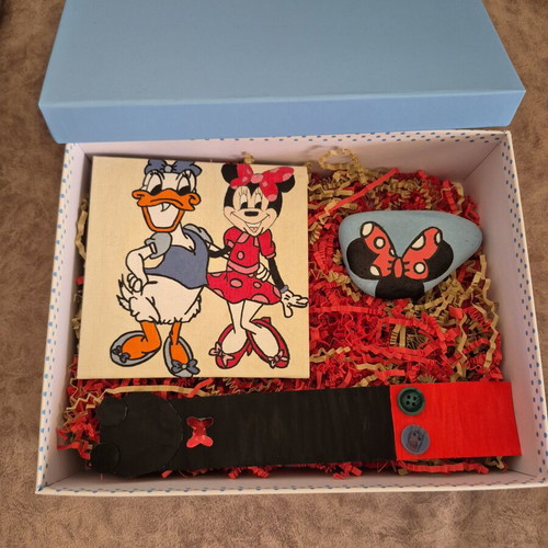 Giftbox with Minnie Mouse and Daisy Duck art set