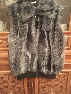 Γούνινο αμάνικο σαν καινούργιο, συνθετική γούνα, μέγεθος L