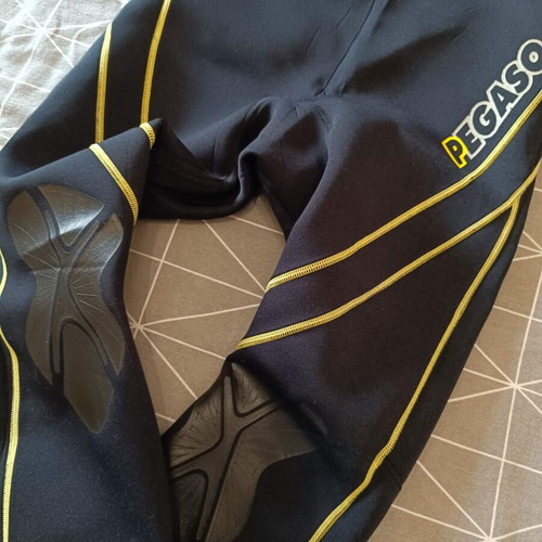 Wetsuit full body size medium like new for water sports