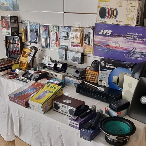 Stock of electronic items from large company in liquidation, 1,144,000 pieces