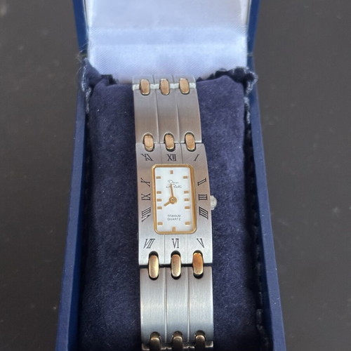 Women's titanium watch Oskar de la Renta new
