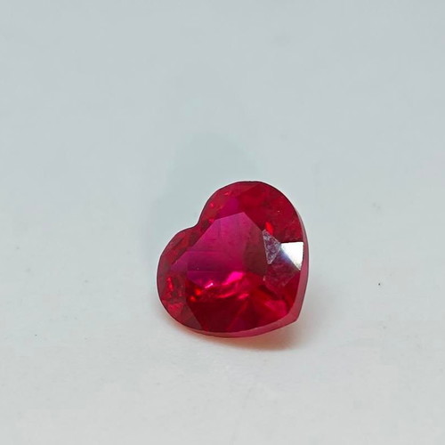 Lab-created heart-shaped ruby like new, excellent 1cm cut