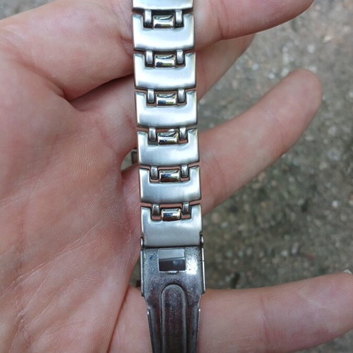 Omax Quartz Model HB 0239 watch like new, silver unisex