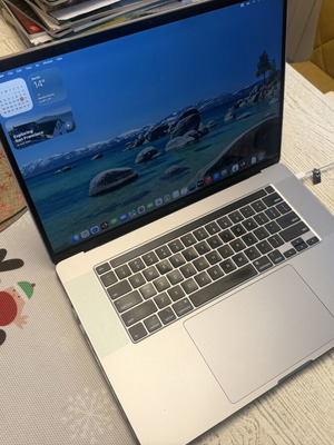 MacBook Pro 16 A2141 i9 32GB 1TB like new