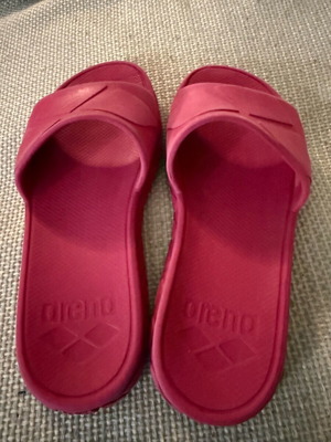 Arena swimming slippers used, size 30–31