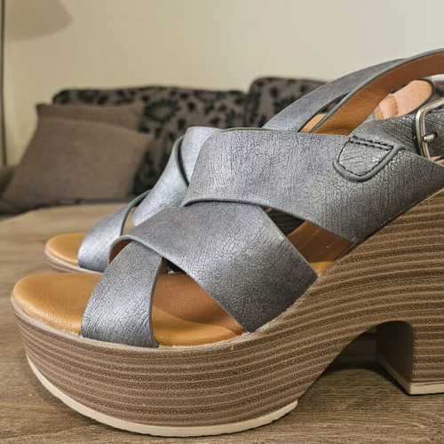 B-Soft women's platform sandals grey metallic silver like new