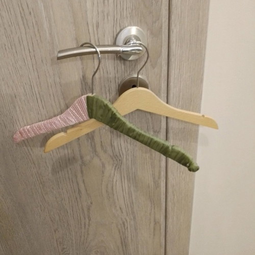 Children's wooden hangers 2 pieces, handmade pink and green, new