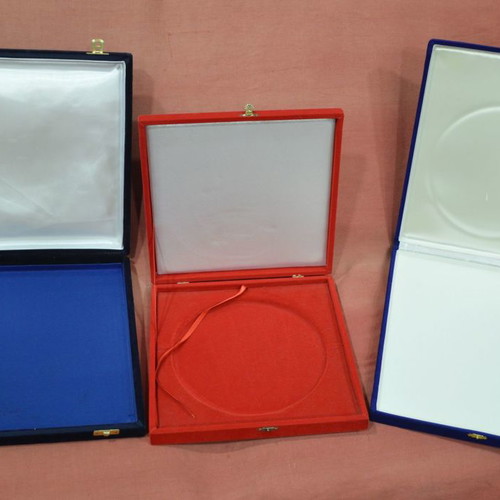 Three luxurious velvet gift boxes (dimensions 0.28X0.31X0.5 – 0.31X0.26X0.4 – 0.16X0.26X0.4)