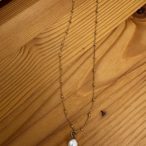 Pearl jewelry set like new with gold and silver tones