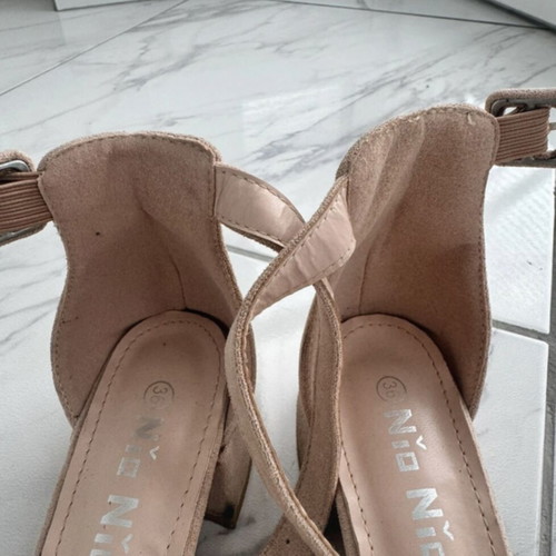 Beige pumps used size 36 with low heel and ankle strap