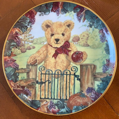 Franklin Mint Heirloom limited edition plates set of 3, like new, bone china
