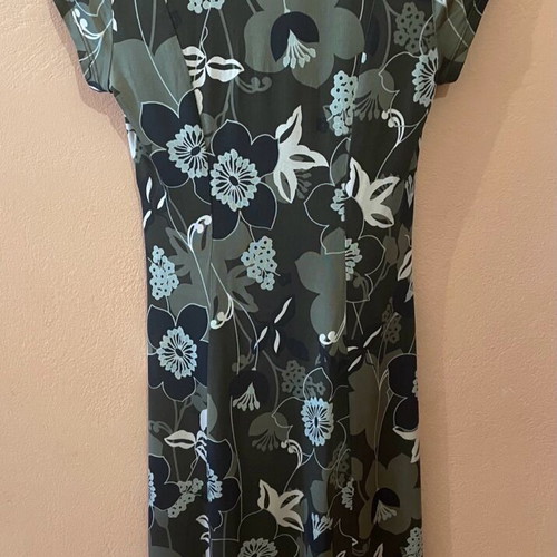 Twin-set dress with green, black and white shades
