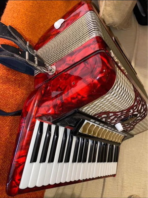 Horch Professional Accordion 120 Bass Like New