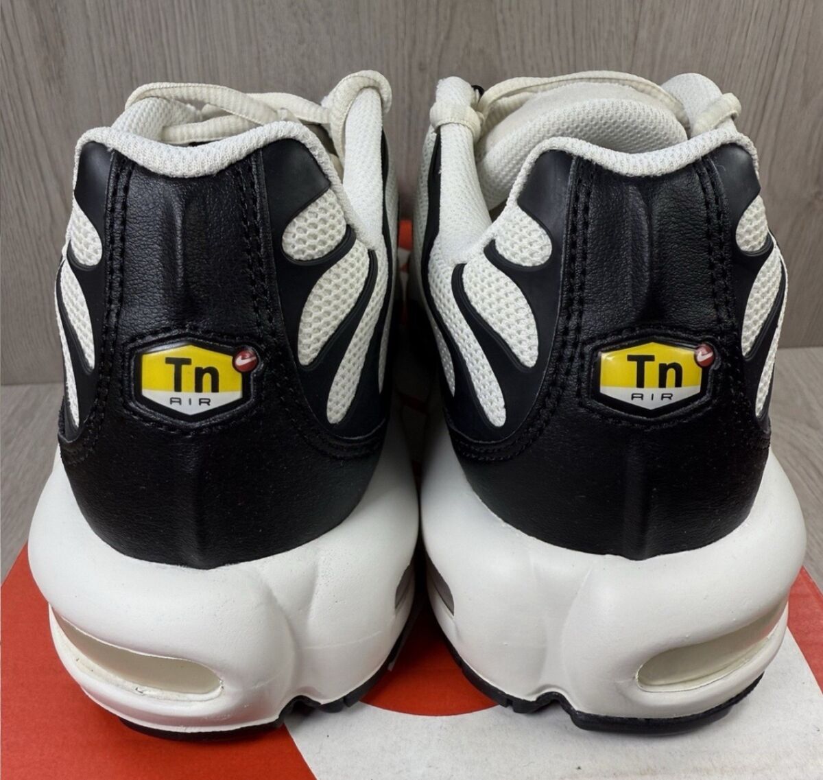 nike air max plus panda