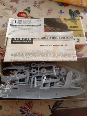 Model airplane new, complete