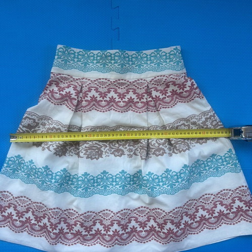 Pleated skirt Moutaki size small like new, multicolor