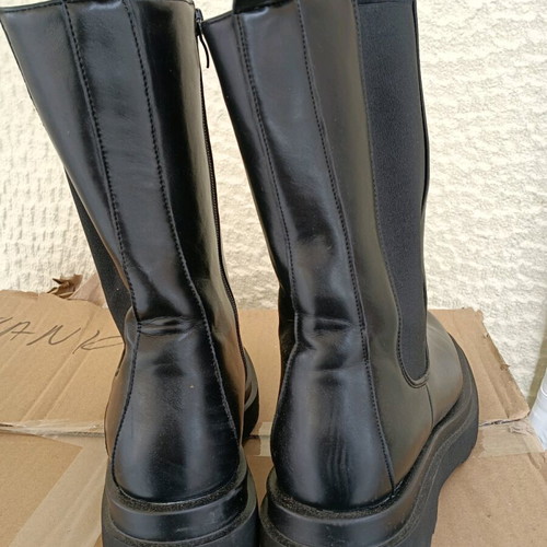 Women's boots size 40 used, black, lightly worn