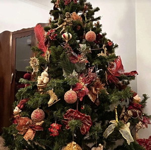 δέντρο 2.20 με όλα τα στολίδια