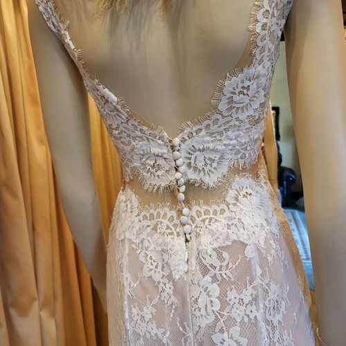 Mermaid wedding dress new with handmade lace white and beige