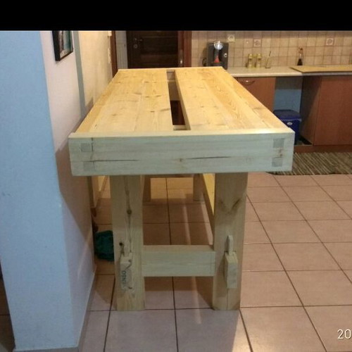 Carpenter Workbench like new, 197 cm length, adjustable support