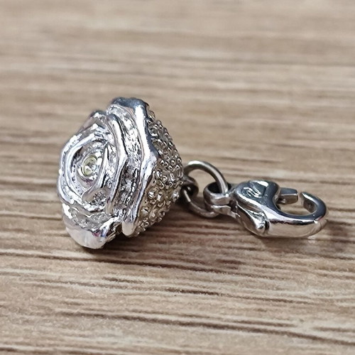 Swarovski Rose Charm μεταχειρισμένο με κούμπωμα για κολιέ ή βραχιόλι