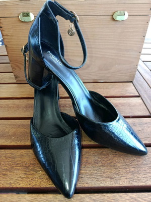 Migato black pumps with croc pattern and ankle strap, like new, size 40