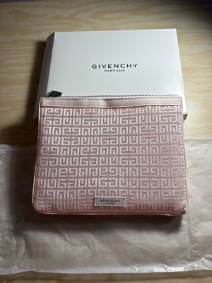 Givenchy νεσεσέρ καινούργιο