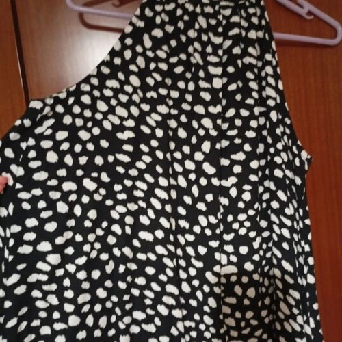 Namaste sleeveless blouse like new, size M, black and white